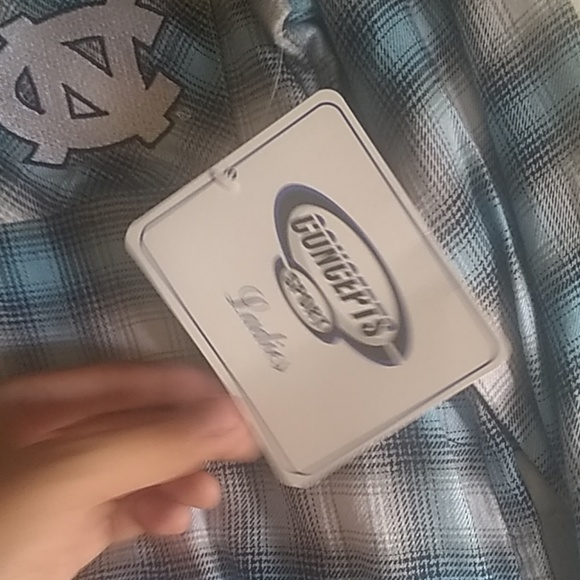 A Tar heels shirt - Picture 2 of 5